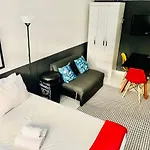 Jump In Bed Copacabana 3 - Estudio