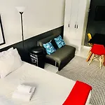 Jump In Bed Copacabana 3 - Estudio