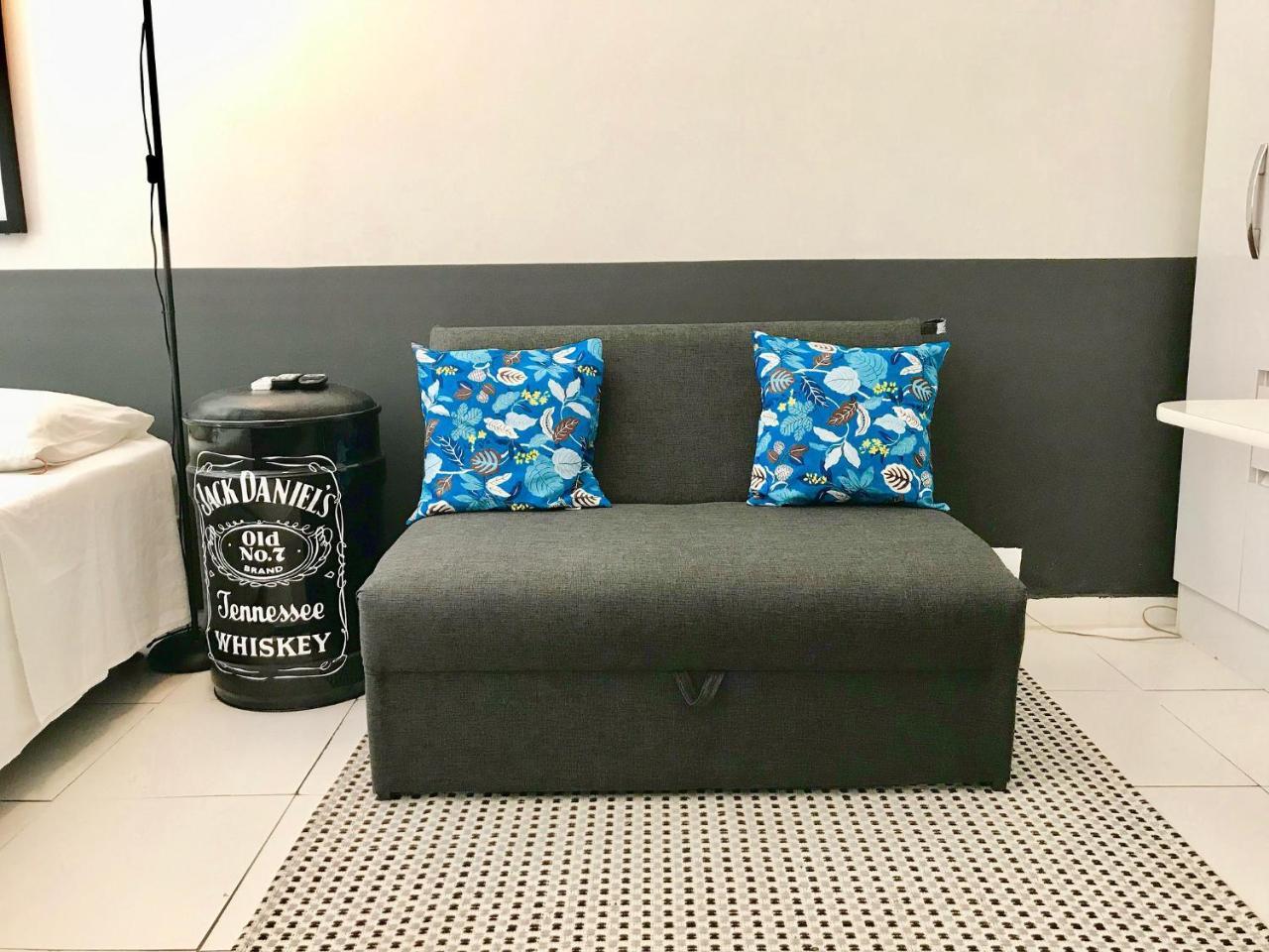 Jump In Bed Copacabana 3 - Estudio
